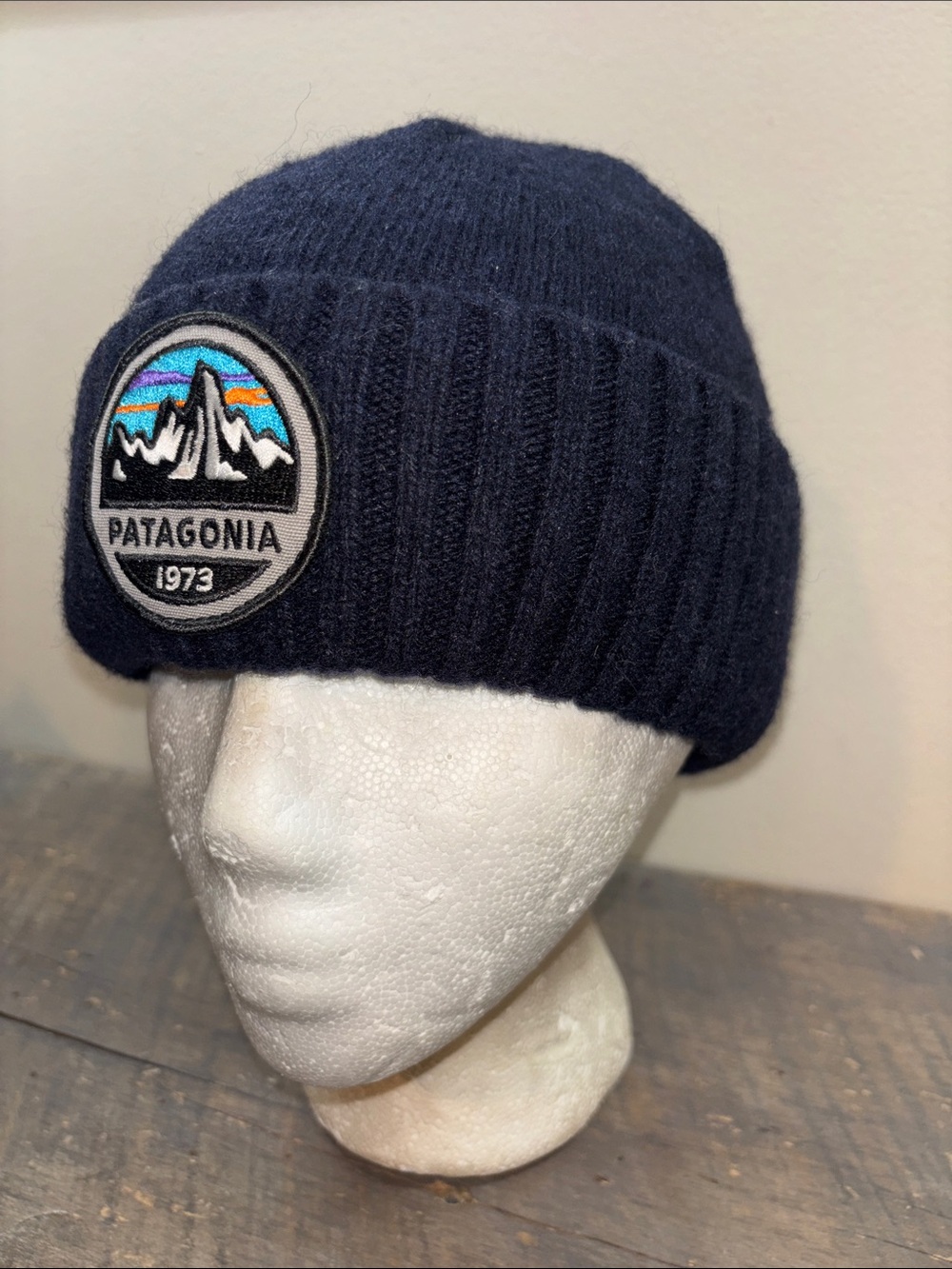 Patagonia Dark Blue wool
Blend Ribbed Cuffed Beanie with Mountain Patch
